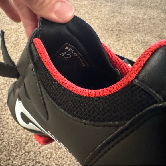 Peloton shoes cleats included. Men’s 9.5. - Picture 3 of 6